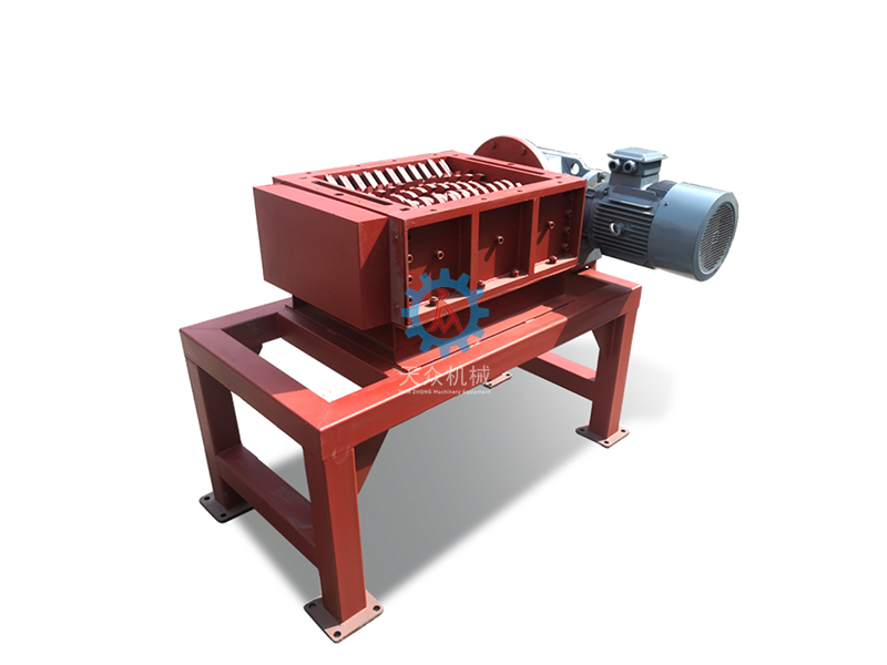 小型單撕碎機(jī).jpg 小型單撕碎機(jī).jpg